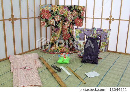 Tailoring the kimono 18044331