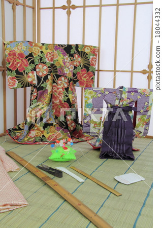 Tailoring the kimono Tailoring the kimono 18044332