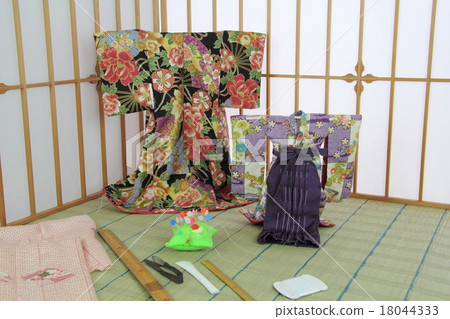 Tailoring the kimono Tailoring the kimono 18044333