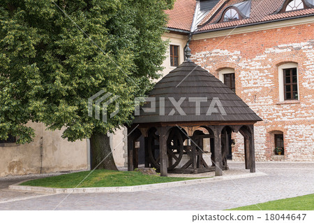 Wooden well in Tyniec (Poland) Wooden well in Tyniec (Poland) 18044647