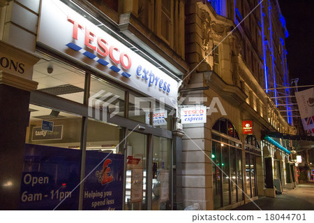 倫敦的便利店：Tesco 18044701