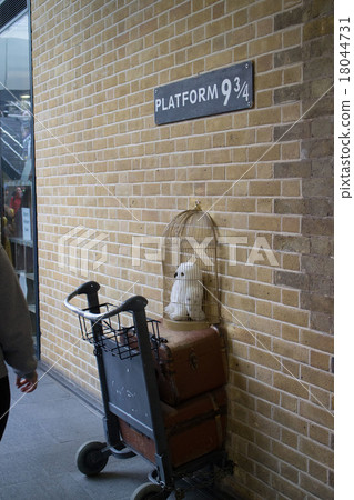 Nine and quarter 3 of King Cross station 18044731