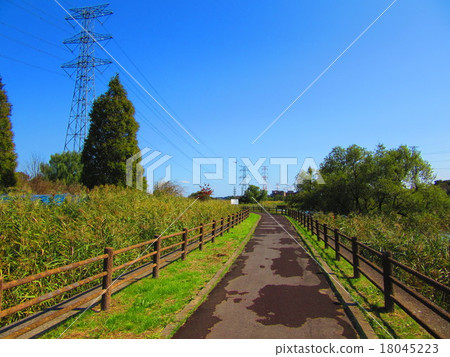 A promenade 18045223