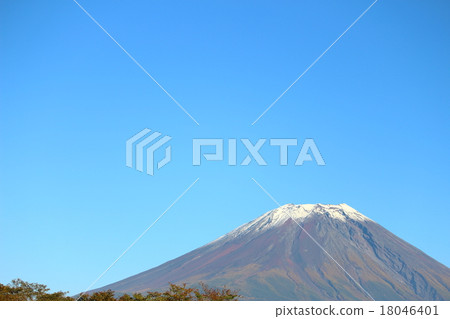 富士山的第一個雪冠 18046401