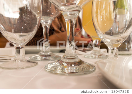 Close up picture of empty glasses in restaurant 18047838
