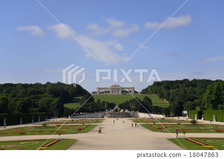 從美泉宮（SchönbrunnPalace）看到的Gloriette 18047863