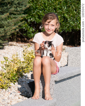 Young girl caress with kitten 18050472