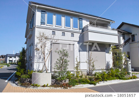 Newly-built detached house Newly-built detached house 18051657