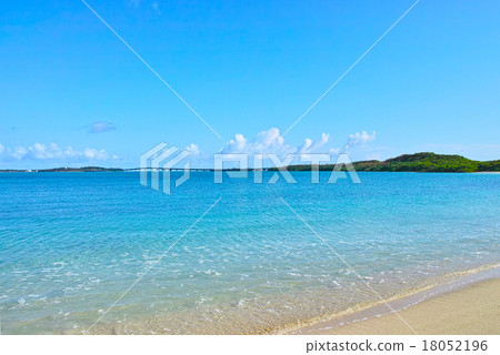 翡翠綠的海洋和伊克巴橋 翡翠綠的海洋和伊克巴橋 18052196