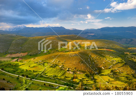 Beautiful view of Campo Imperatore plateau Beautiful view of Campo Imperatore plateau 18055903