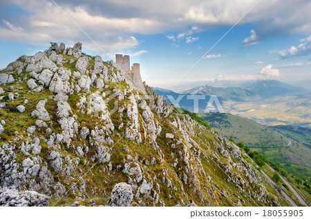 Rocca Calascio castle at summer sunset, Abruzzo Rocca Calascio castle at summer sunset, Abruzzo 18055905