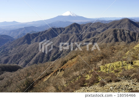 A view of Tanzawa mountains and Mt. Fuji 18056466