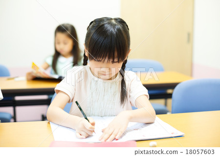 coaching school, girl, studying 18057603