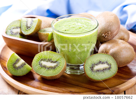 kiwi smoothie 18057662
