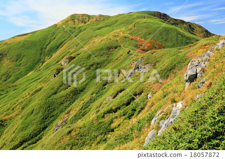 Ridgeline of the Joetsu border · Nanatsu hut mountain 18057872
