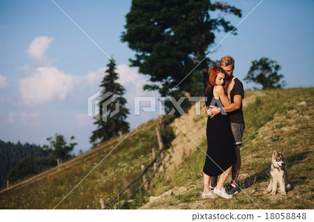 Photo of a couple in the mountains Photo of a couple in the mountains 18058848
