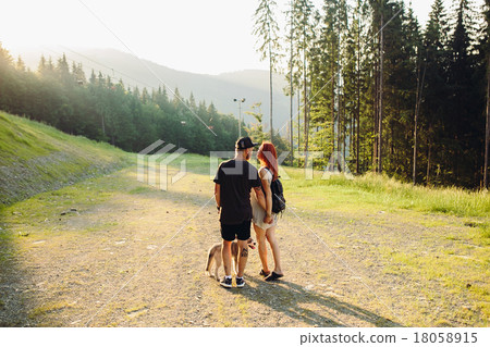Photo of a couple in the mountains Photo of a couple in the mountains 18058915