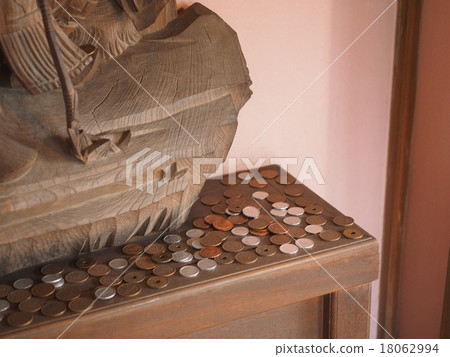 Send to wood sculpture statue in the lamp house of Funabashi Ojingumiya Send to wood sculpture statue in the lamp house of Funabashi Ojingumiya 18062994