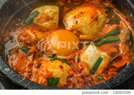 Sundub豆腐Tige韓國美食泡菜sundubu-jjigae韓國料理 Sundub豆腐Tige韓國美食泡菜sundubu-jjigae韓國料理 18063500