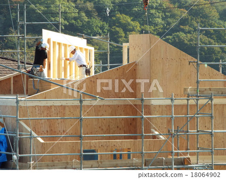 The two-by-for construction method proceeds fast 18064902