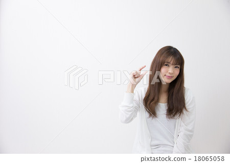 Room wear (white back) 18065058