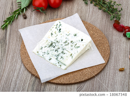 Blue cheese 18067348