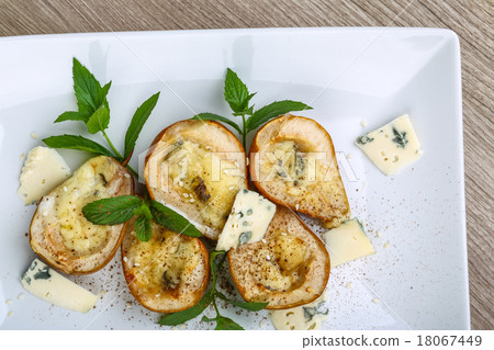 Baked pear with blue cheese 18067449
