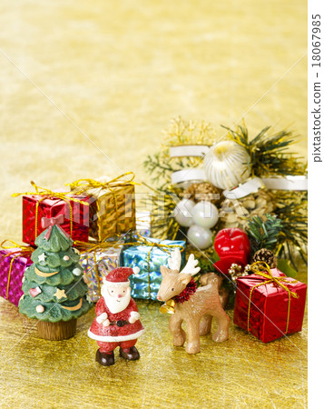 Santa and reindeer Santa and reindeer 18067985