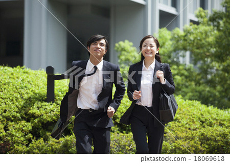 Young office worker's man and woman Young office worker's man and woman 18069618