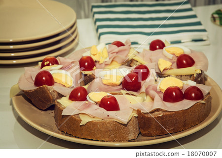 Tasty sandwiches Tasty sandwiches 18070007