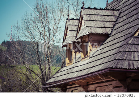 Traditional polish wooden hut from Zakopane 18070923