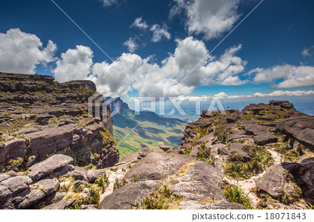 The view from the plateau of Roraima The view from the plateau of Roraima 18071843