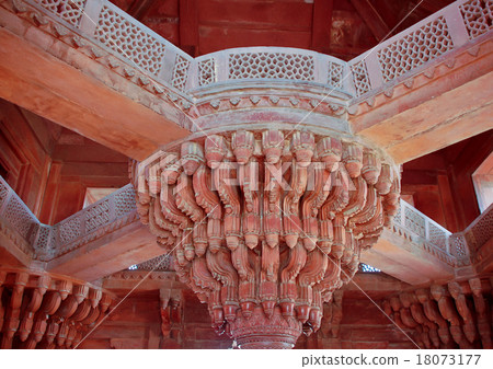 Wood carving cloumn in Fatehpur Sikri, India 18073177