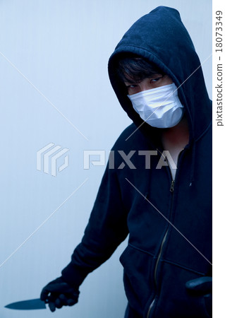 一名男性（一種武器，一名暴徒，一名竊賊，一名小偷，一名罪犯，一名非法罪犯，一名壞人，一名盜竊面具，一名嫌疑犯） 18073349