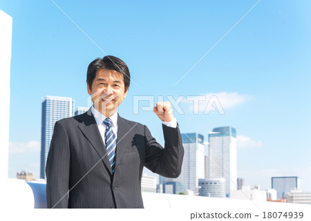 A businessman who plays guts with Tokyo back A businessman who plays guts with Tokyo back 18074939