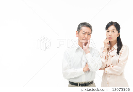 中間的情侶 中間的情侶 18075506