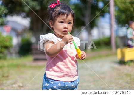 孩子們玩沙邦玉 18076141