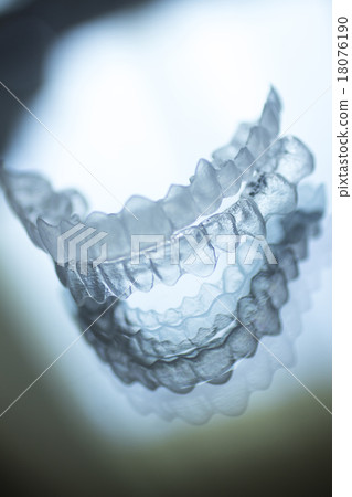Invisible dental teeth brackets aligners braces Invisible dental teeth brackets aligners braces 18076190