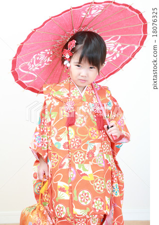 Shichigosan的一個3歲的女孩 18076325