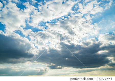 照片素材 雲積雲高積雲多云云藍天白雲秋天天空日落日落背景材料藍天 照片素材 圖片 圖庫