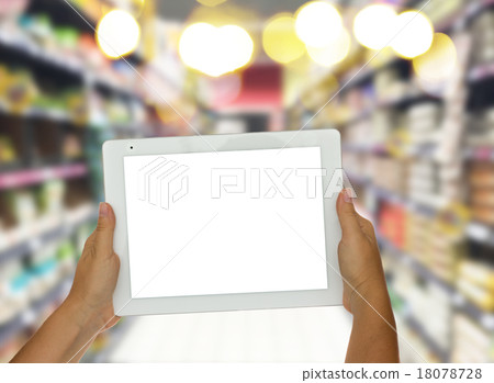 hand holding tablet in supermarket hand holding tablet in supermarket 18078728