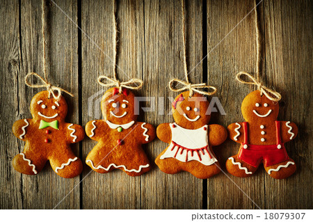 Christmas homemade gingerbread couple cookies Christmas homemade gingerbread couple cookies 18079307