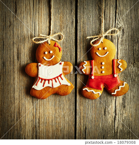 Christmas homemade gingerbread couple cookies 18079308