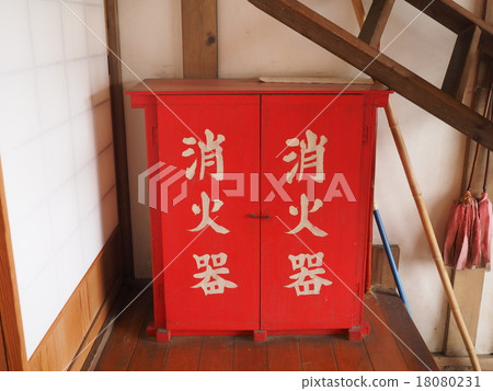 A fire extinguisher box of old firefighters in the precincts of Funabashi Ojinomiya A fire extinguisher box of old firefighters in the precincts of Funabashi Ojinomiya 18080231