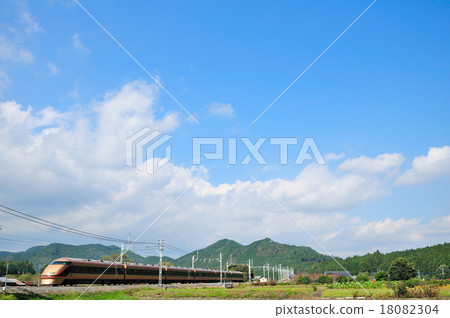 Tobu express train runs through autumn sky and satoyama landscapes Spacia 18082304