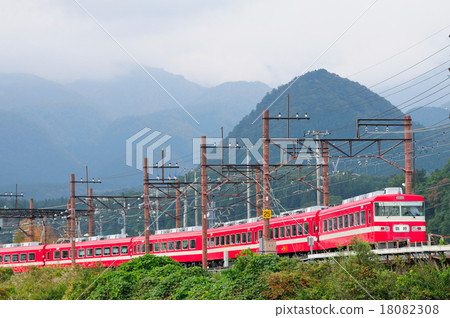 Extraordinary express train entering Tobu Nikko station 18082308