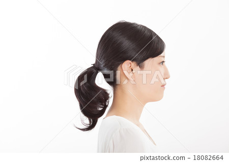A young lady who set hair 18082664