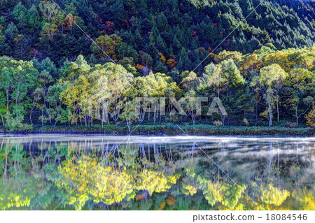Kii door pond in early autumn 18084546