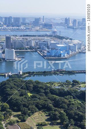 Hamarikyu from Sumidagawa estuary, Harumi wharf 18085010