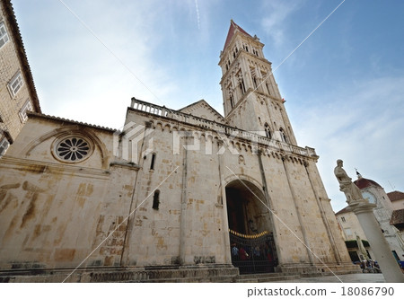 特羅吉爾聖洛夫羅大教堂 18086790